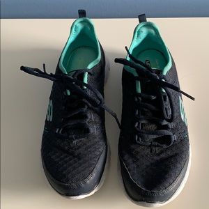 Sketchers barely worn (too big for me)